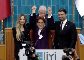 Akşener Gökhan Zan’a rozetini taktı