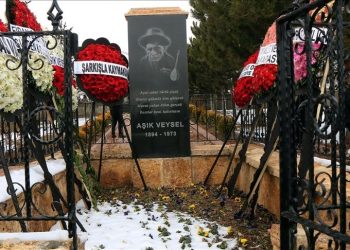 Aşık Veysel vefatının 50. yılında Sivas’ta mezarı başında anıldı