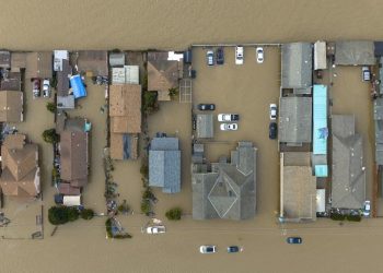 California’yı sel vurdu: 2 kişi öldü, binlerce eve elektrik verilemiyor