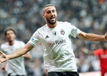 Cenk Tosun: Transfer teklifini reddettim Beşiktaş’ta kalıyorum