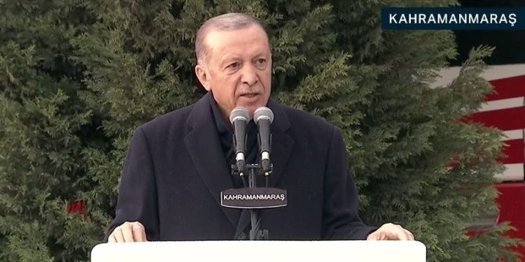 Cumhurbaşkanı Erdoğan açıklamalarda bulunuyor