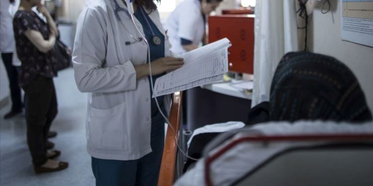 Depremlerden etkilenen illerde uzmanlık eğitimi alan tıp öğrencileriyle ilgili yeni karar