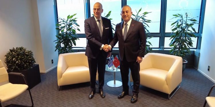 Dışişleri Bakanı Çavuşoğlu, Yunan mevkidaşı Dendias ile görüştü
