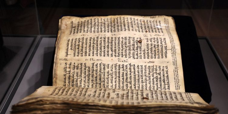 Dünyanın en eski İbranice İncil’i açık artırma ile satışa çıkacak