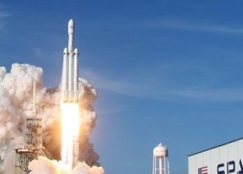 Dünyanın en güçlü ticari roketi ‘Falcon Heavy’ üçüncü kez fırlatıldı
