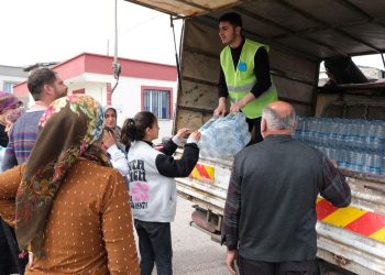 Eskişehir’den deprem bölgesine 12 TIR içme suyu desteği
