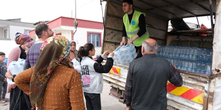 Eskişehir’den deprem bölgesine 12 TIR içme suyu desteği