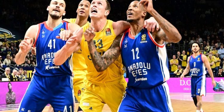 EuroLeague: Anadolu Efes son saniyede yıkıldı