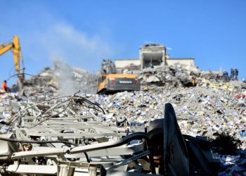 Hatay’da yıkılan hastanenin sorumluları hakkında yakalama kararı