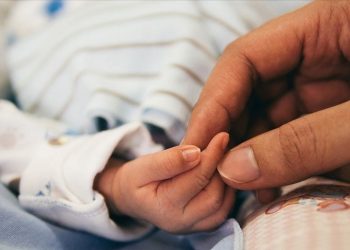 İtalya’da hükümetten “taşıyıcı annelik evrensel suç sayılsın” teklifi