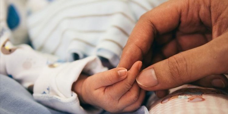 İtalya’da hükümetten “taşıyıcı annelik evrensel suç sayılsın” teklifi