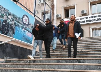 Kadıköy’de sahte polislerden 500 bin liralık vurgun