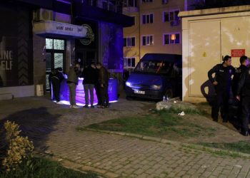 Kızını döven kocasına sinirlenip balkondan atlayan kadın hayatını kaybetti