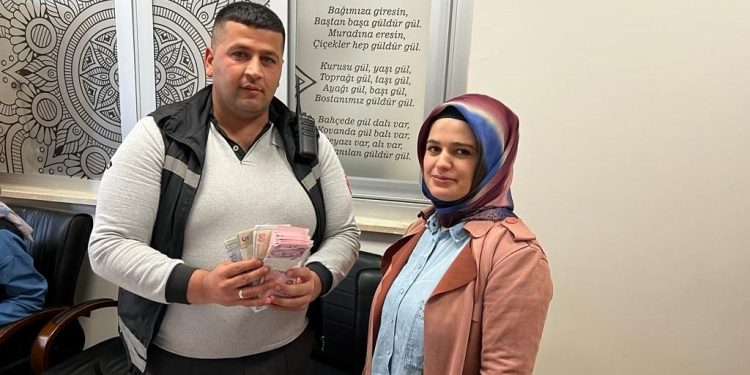 Mardin’de bulduğu 27 bin 500 TL’yi depremzede sahibine teslim etti