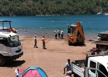 Marmaris Kızkumu Plajı’ndaki ruhsatsız su sporları parkuru kaldırıldı