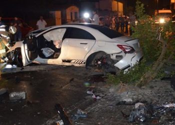 Polisten kaçan sürücü yayaların arasına daldı, 2’si ağır 4 kişi yaralandı