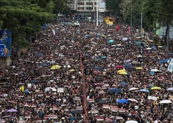 Protestocular Hong Kong’un G20 gündemine alınmasını talep ediyor