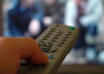 Televizyon karşısında oturmak, oturarak çalışmaktan riskli