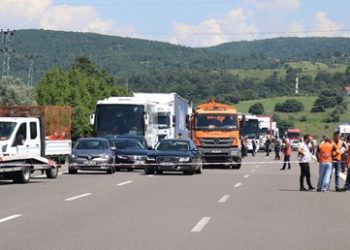 TEM Otoyolu 6 saat sonra ulaşıma açıldı