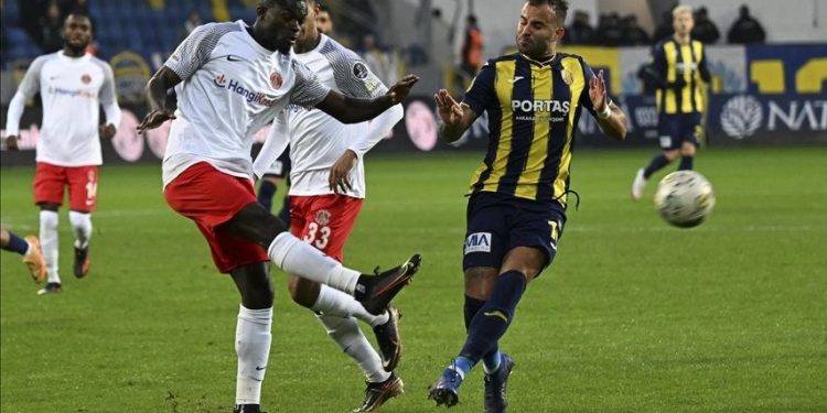 Ümraniyespor Başkanı Tarık Aksar: Ligden düşme kaldırılabilir