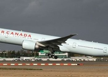 Uyuyakalan kadın uçakta unutuldu