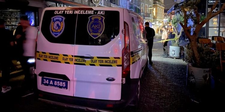 Beşiktaş Çarşı’da silahlı saldırıya uğrayan motosikletli ağır yaralandı