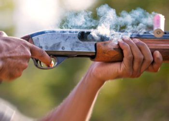 Boşanmak isteyen eşi ile kayıpederine kurşun yağdırdı: 1 ölü