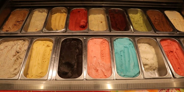 Dondurmada süt tozu ve tatlandırıcı oyunu | Fıstıklı dondurmada bezelye, meyveli dondurmada tatlandırıcı