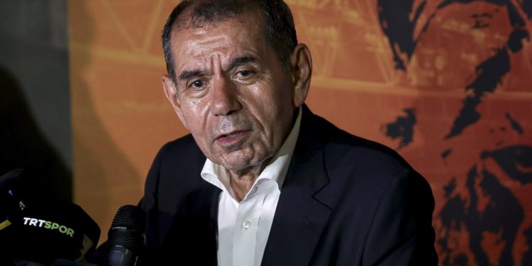 Dursun Özbek’ten maç sonu sert sözler: “Belli ki birileri işi sıkı tutuyor”