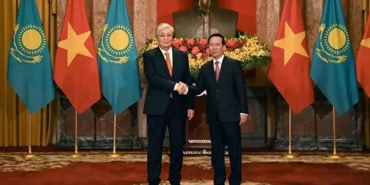 Kazakistan ve Vietnam’dan vizesiz seyahat anlaşması