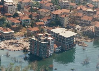 Marmara Depremi’nde hayatını kaybedenler için Gölcük’te anma töreni yapıldı