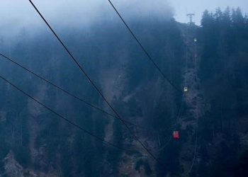 Pakistan’da teleferik kazası: 8 kişi havada mahsur