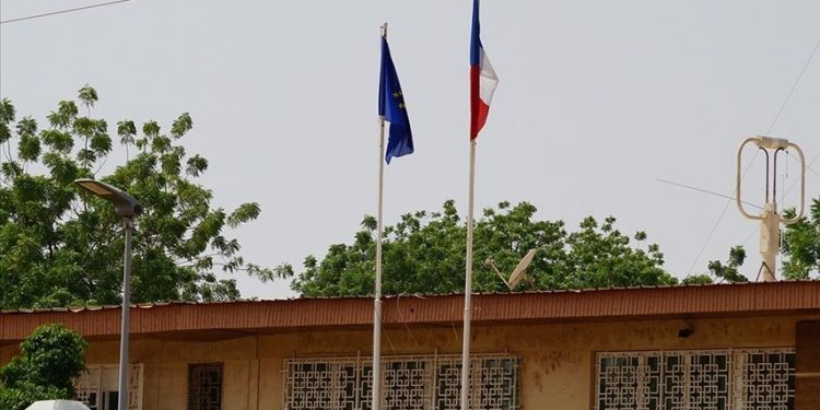Fransa’nın Niamey Büyükelçisi Paris’e döndü