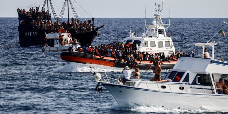 İtalya, göçmenleri kurtaran STK’lere mali destek verme kararı alan Almanya’ya tepkili