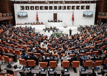 Meclis yoğun gündemle açılacak