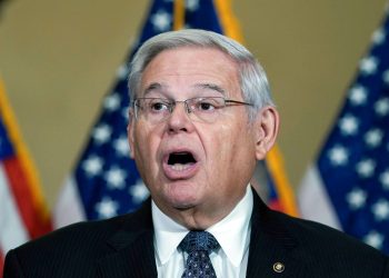 “Rüşvet almakla” suçlanıyordu: ABD Senatosu Dış İlişkiler Komitesi Başkanlığı’ndan ayrıldı