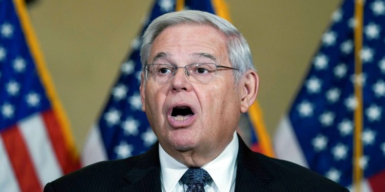 “Rüşvet almakla” suçlanıyordu: ABD Senatosu Dış İlişkiler Komitesi Başkanlığı’ndan ayrıldı