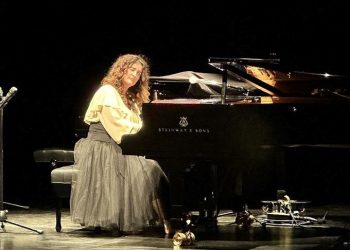 Anjelika Akbar yeni albümünün gala konserini verdi