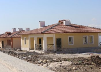 Depremzedeler için yapılan köy evlerinde ilk teslimat kasımda