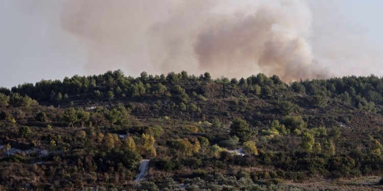 İsrail, Lübnan sınırındaki bazı bölgeleri topçu atışlarıyla vurdu