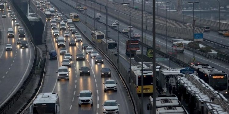 İstanbul’da mesai sonu trafik yoğunluğu