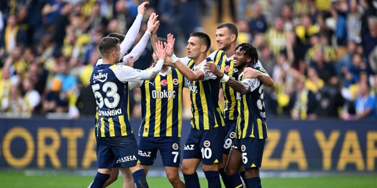 Kadıköy’de gülen taraf Fenerbahçe: Galibiyet serisi 14 maça çıktı