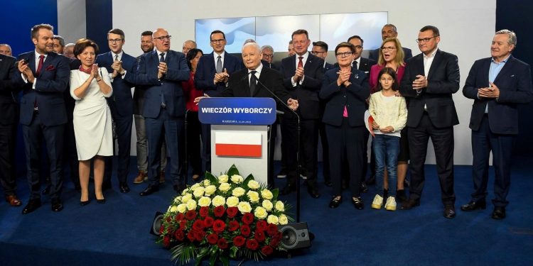 Polonya’da seçimlerden koalisyon hükümeti çıktı