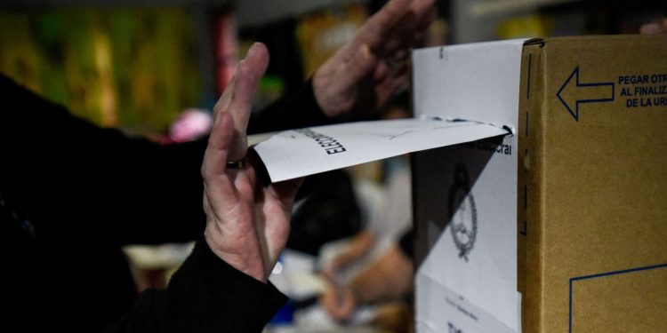 Arjantin’de devlet başkanı seçimi ikinci tura kaldı