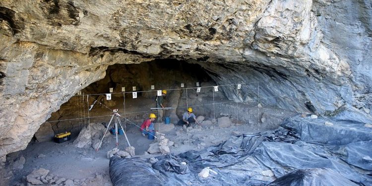 Kahramanmaraş’ta mağara kazısında 12 bin yıllık olduğu düşünülen mezar bulundu