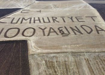 Traktörünü bu kez Cumhuriyet için çalıştırdı