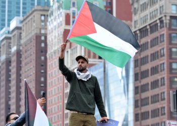 ABD’de bir kişi aracını Filistin’e destek gösterisindekilerin üzerine sürdü