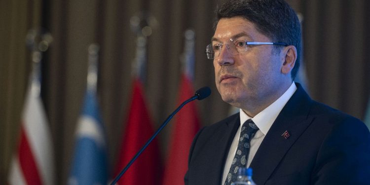 Bakan Tunç: Suçluların iadesinde samimiyetle davranılmalı