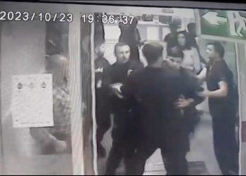 Hasta yakınından, sağlık çalışanına yumruklu saldırı