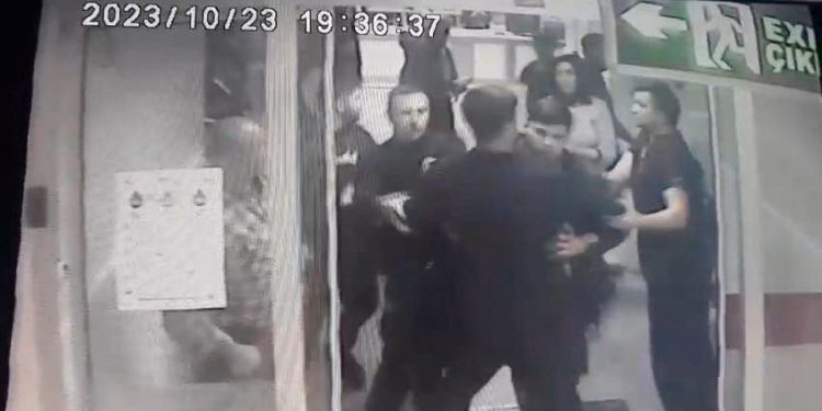 Hasta yakınından, sağlık çalışanına yumruklu saldırı